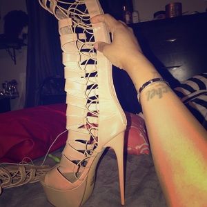 Nude gladiator boots